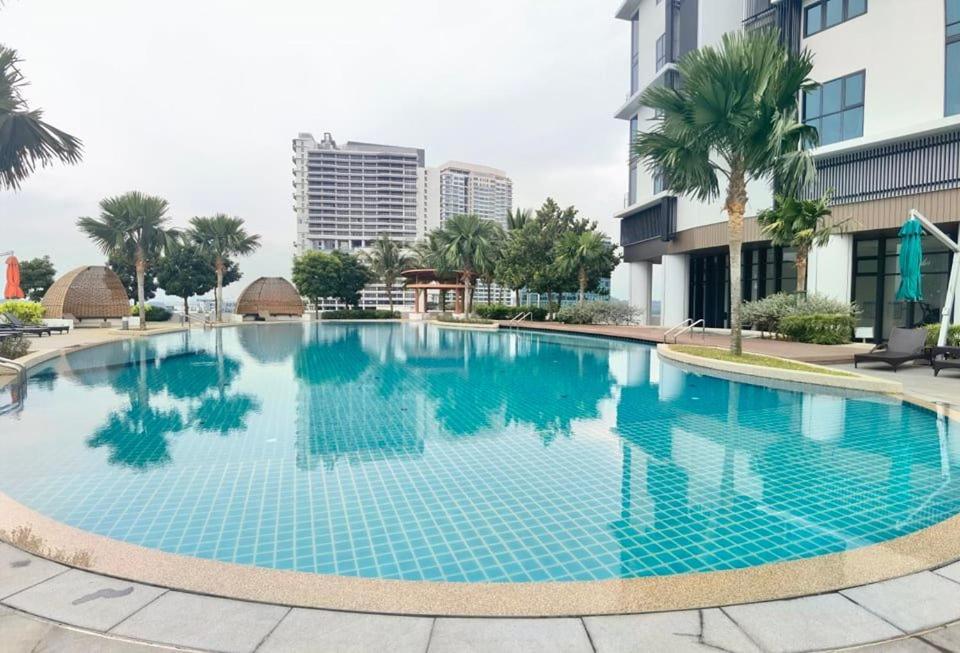 1519 Almas Suites Seaview Sunrise Netflix By Stay 努沙再也 外观 照片