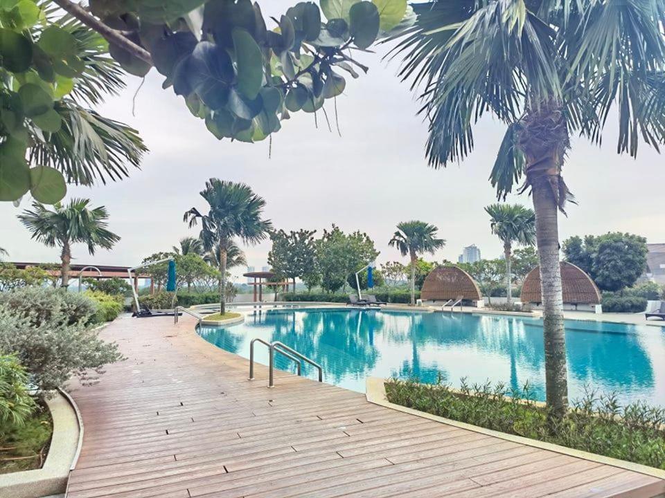 1519 Almas Suites Seaview Sunrise Netflix By Stay 努沙再也 外观 照片