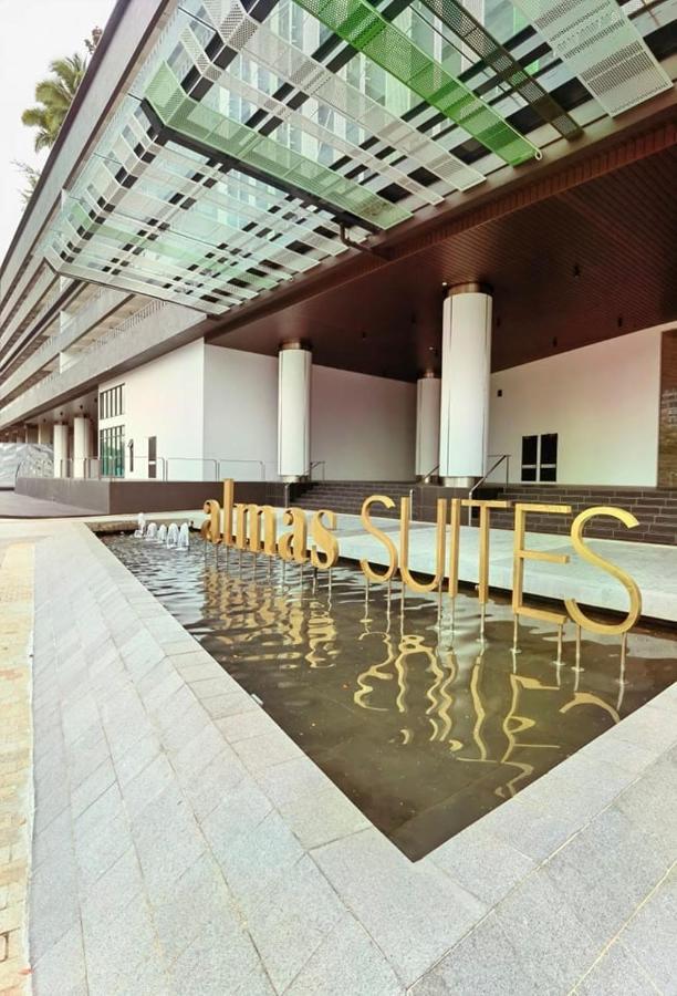 1519 Almas Suites Seaview Sunrise Netflix By Stay 努沙再也 外观 照片