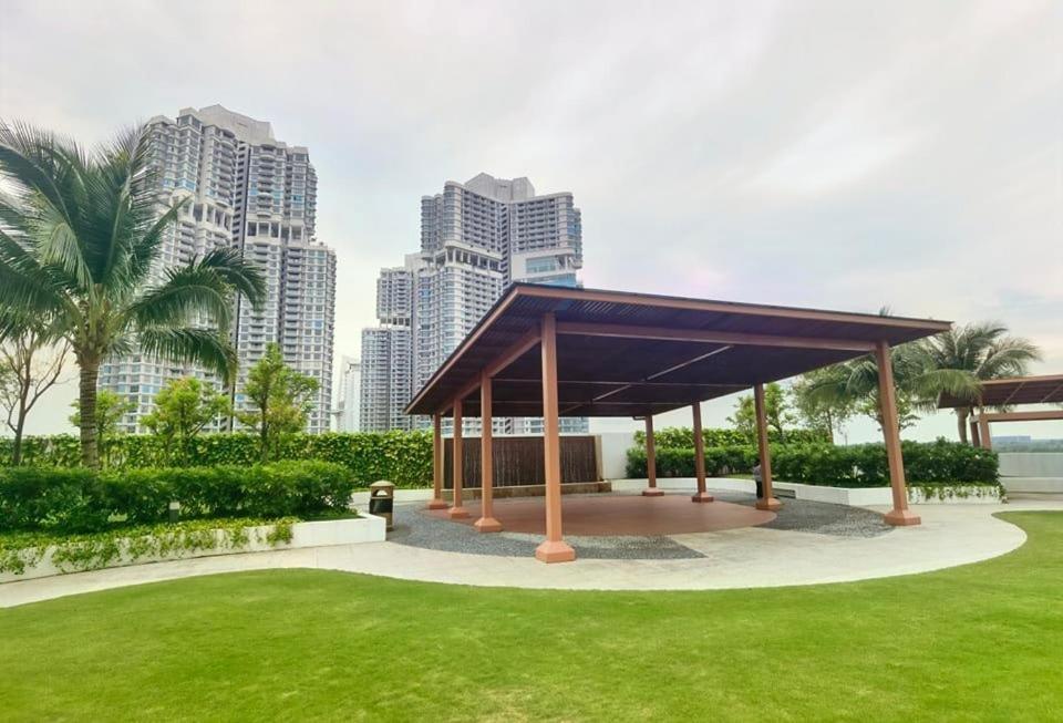 1519 Almas Suites Seaview Sunrise Netflix By Stay 努沙再也 外观 照片